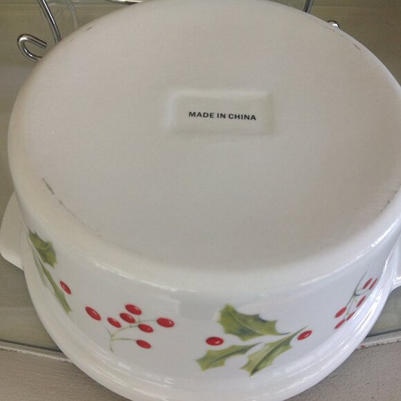 Ceramic Casserole Dish with a Glass Lid and a Metal Stand - Picture 3 of 5